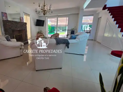 Casa en Alquiler con 3 cocheras