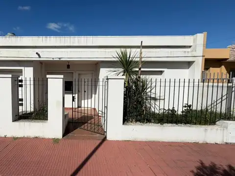 Se vende casa 2 dorm+patio y pileta - MURPHY
