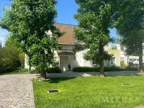 Casa en alquiler en Mayling Club  de Campo