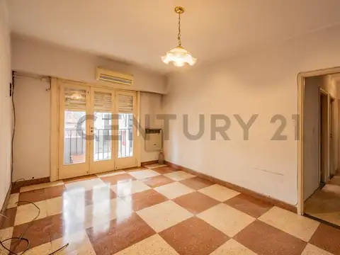 Venta Departamento 3 ambientes con Balcón en Liniers.
