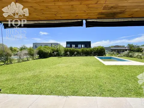 Casa 6 ambientes con 4 baños