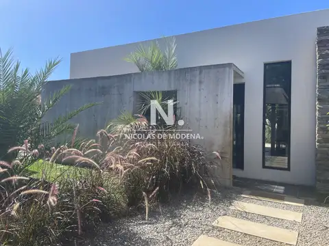 Casa 5 ambientes con 6 baños