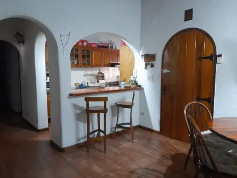 Casa 5 ambientes con 1 baño