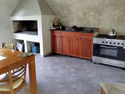 Casa 3 ambientes con 2 baños