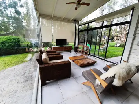 Casa 6 ambientes con 2 baños