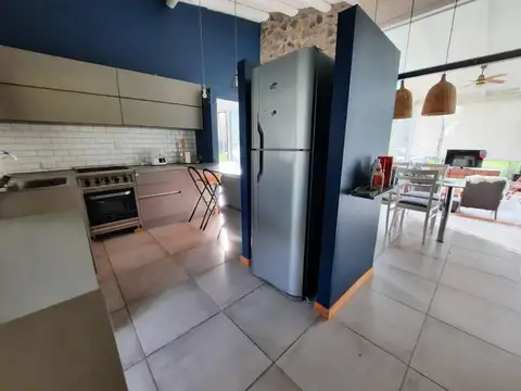 CASA EN VENTA 3 DORMITORIOS, PARQUE Y PILETA