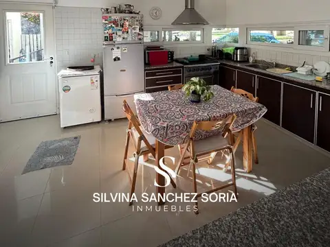 Casa 4 ambientes con 3 baños