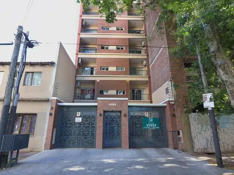 CASEROS comoda cochera . Oportunidad !