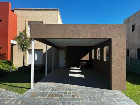 Casa 7 ambientes con 4 baños