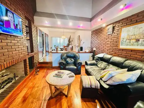 Casa en Venta con 4 cocheras