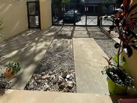 PH en  venta de 3 ambientes con cochera, al frente - Villa Dominico