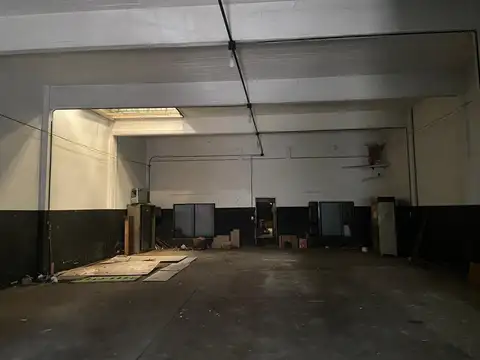Deposito de 650 mts2 en 2 plantas -  Piñeyro Avellaneda