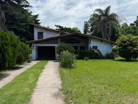 VENTA CASA 4 AMBIENTES EN PILAR CON PILETA-QUINCHO