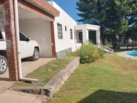 Casa 8 ambientes con 3 baños