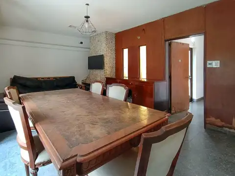 VENTA | PERMUTA - Casa de pasillo de 2 dormitorios con jardín. Las Heras, Rosario.