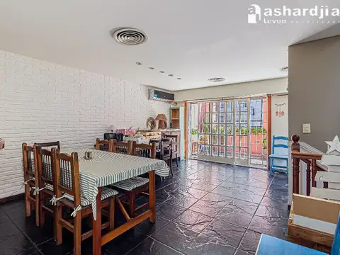 Casa en Venta con 1 cochera