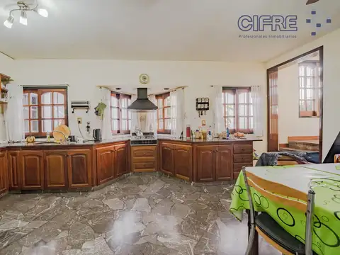 Casa en Venta con 2 cocheras