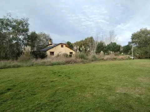 Los Lirios e/ Malvones y Madreselvas