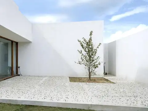 Impecable casa a la laguna - San Benito