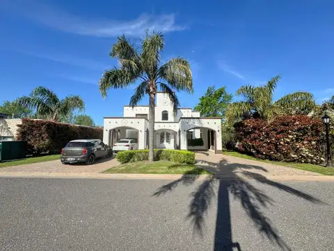 Casa en Alquiler Temporal con 4 cocheras