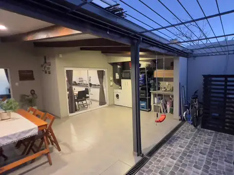 Casa de 3 dormitorios 2 baños Psje. Uriburu