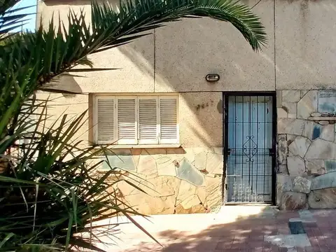 VENTA DE CASA EN GODOY CRUZ-STGO DEL ESTERO