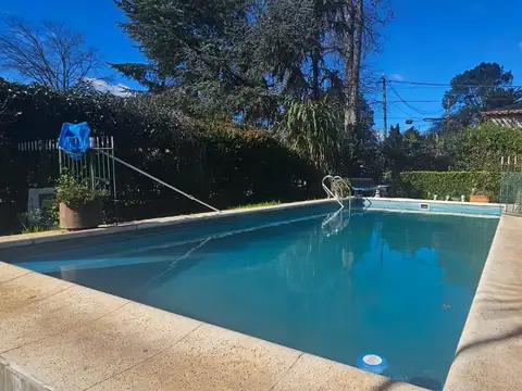 Casa en Venta con 3 cocheras