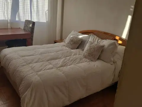 Departamento - Piso de 4 ambientes 3 dormitorios con lavadero - baño completo y toilette