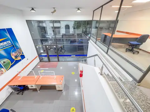 Local comercial en alquiler, 6mts de vidriera, ascensor, 2 plantas, Lourdes