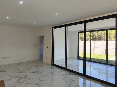 Casa 4 ambientes con 3 baños