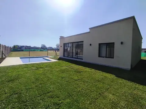 Excelente Casa De 3 Dormitorios En Lagoon Pilar!
