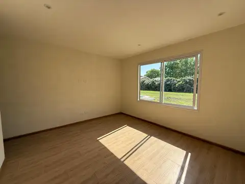 VENDIDO  CASA QUINTA - PILETA - PARQUE - VINELLI - LOBOS -