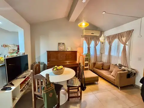 Casa 5 ambientes en Venta con Renta - Bella vista