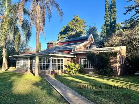 Hermosa Quinta en Barrio parque el Remanso.