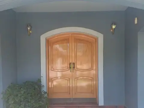 Casa en Venta con 3 cocheras