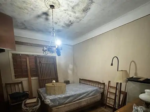 Venta Casa a refaccionar parque cochera Ballester