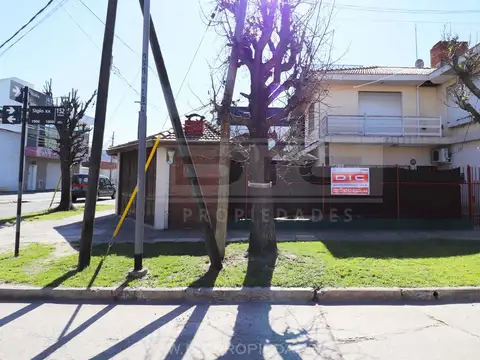 Siglo XX al 1800 esquina Italia