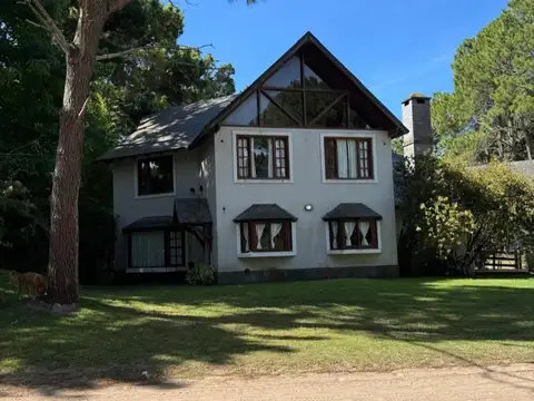 Casa en Venta en Carilo, USD 298.000