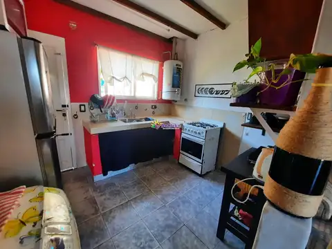 Casa 4 ambientes con 2 baños