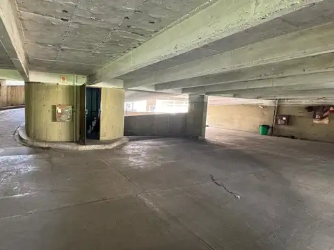 VENTA  COCHERA PARA AUTO GRANDE  Y MOTO RECOLETA