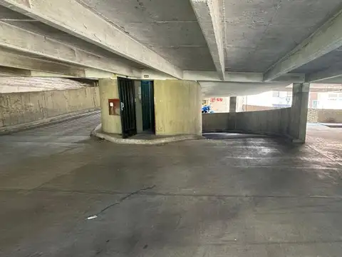 VENTA  COCHERA PARA AUTO GRANDE  Y MOTO RECOLETA