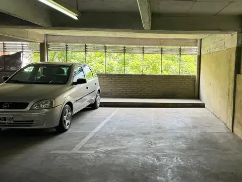 VENTA  COCHERA PARA AUTO GRANDE  Y MOTO RECOLETA