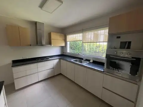 Casa 2 ambientes con 2 baños