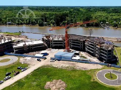 Departamento de 4 ambientes y gran terraza propia al río en El Faro en Barrio Náutico Albanueva