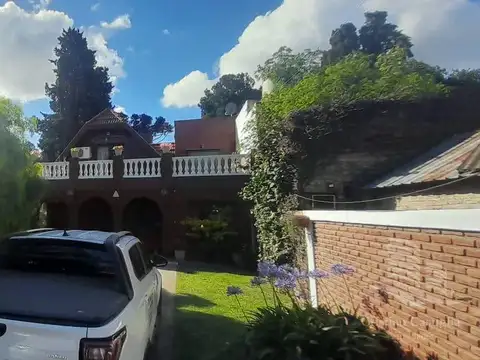 Casa 5 ambientes con 2 baños