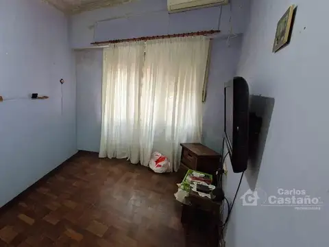 Casa 6 ambientes con 2 baños