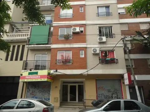 Cochera cubierta en Caseros zona Centro