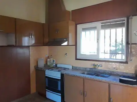 SE VENDE CASA 2 DORM. + DEPTO RUTA 5 V. DEL DIQUE