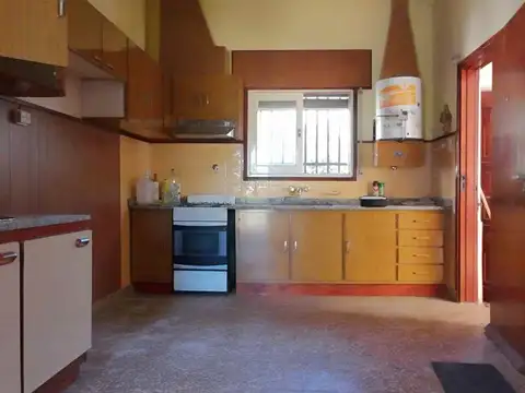 Casa 5 ambientes con 2 baños