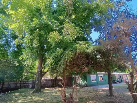 Casa  3ambientes con pileta , dos lotes unificados